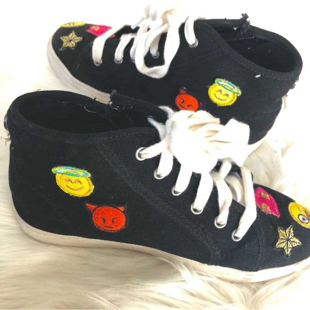 Steve Madden Girl’s Emoji Patch SideZipper High Top Sneakers Shoes, 4